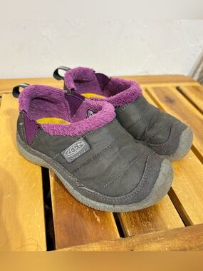 KEEN Kids Black Slip-On Shoes with Purple Fleece Trim